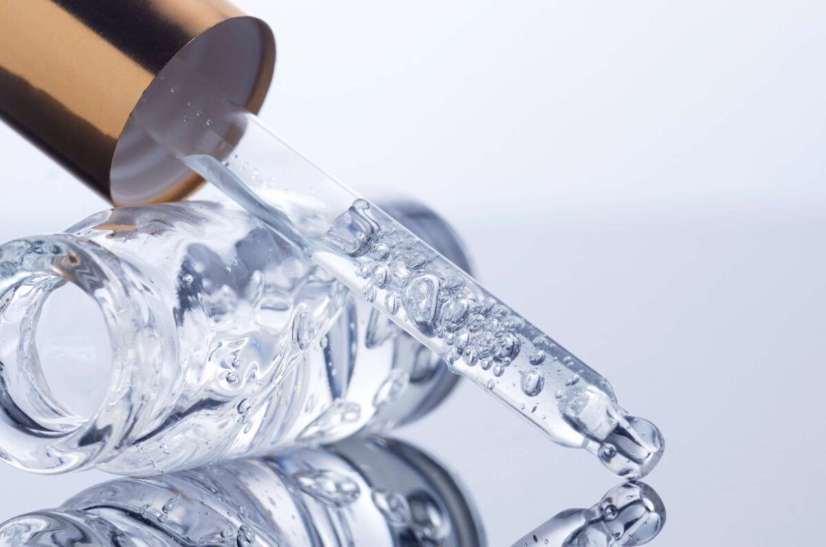 A glass dropper containing clear serum peptide.