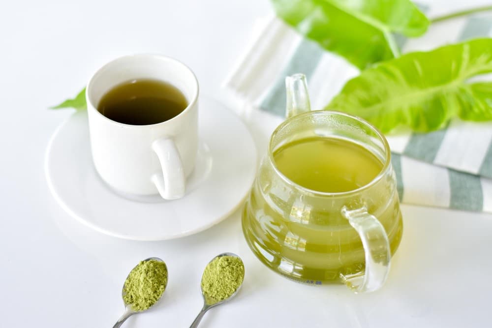 Polyphenol-rich green tea combats oxidative stress to slow down skin ageing.